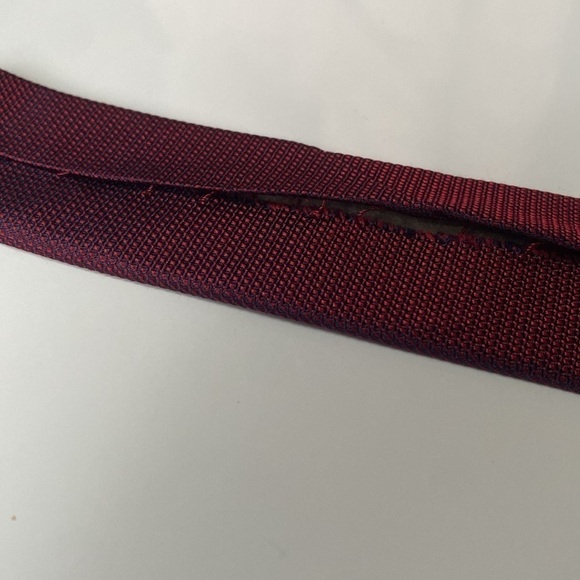 Kenneth Cole Reaction red blue iridescent men’s silk tie - Picture 5 of 16